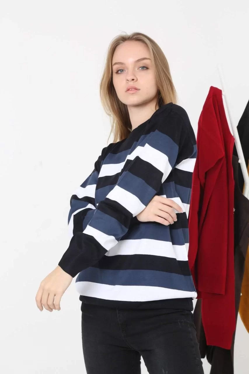 Knitted Sweater Goldarina